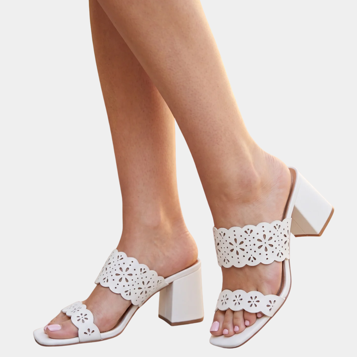 Ladies Wide Foot Cut Scallop Sandal