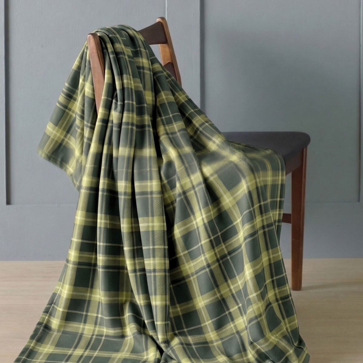 Green Highland Tartan Throw 120x150cm