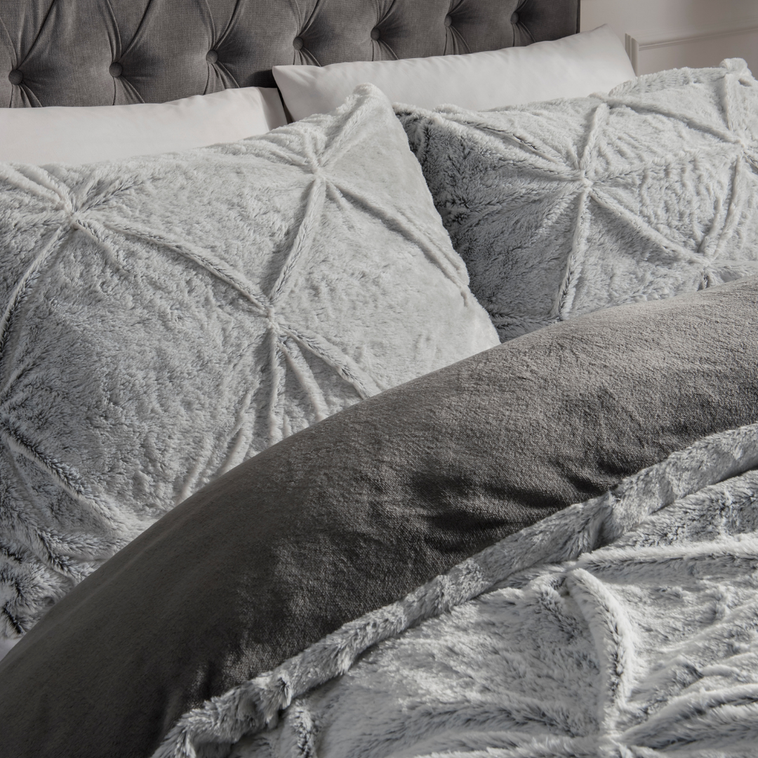 Sleepdown Rouched Faux Fur Duvet Set