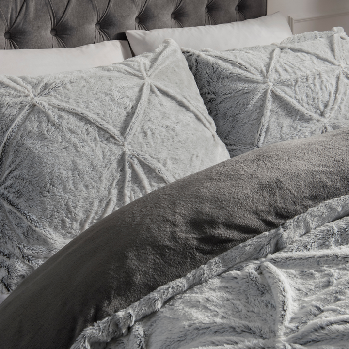 Sleepdown Rouched Faux Fur Duvet Set