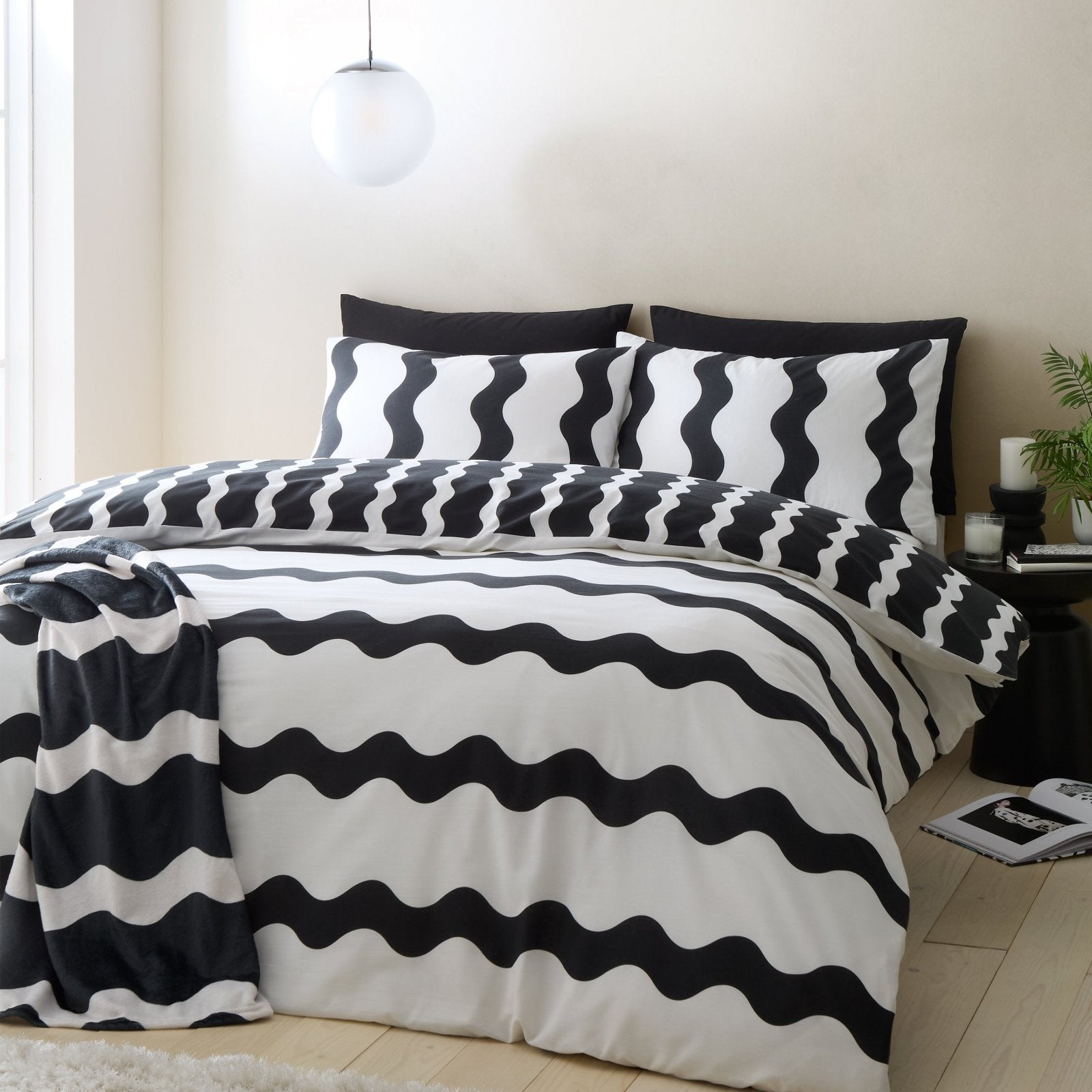 Sassy B Reversible Waves Reversible Bedding Set – You Know Who's