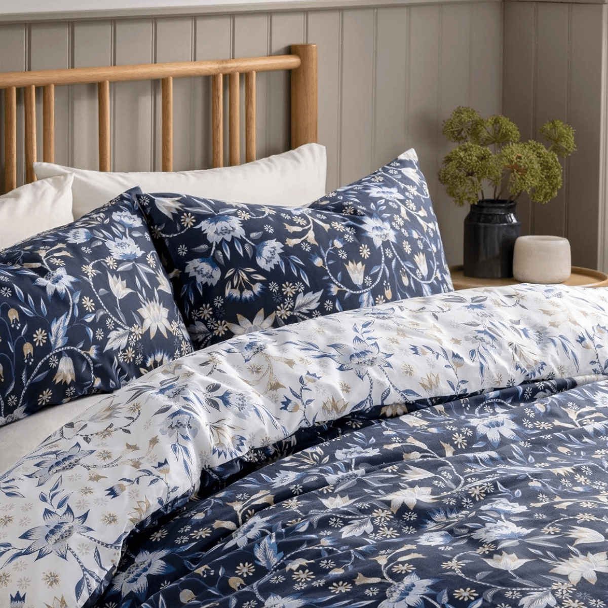 Sleepdown Matt Blue Floral Damask Single Duvet Set from You Know Who's