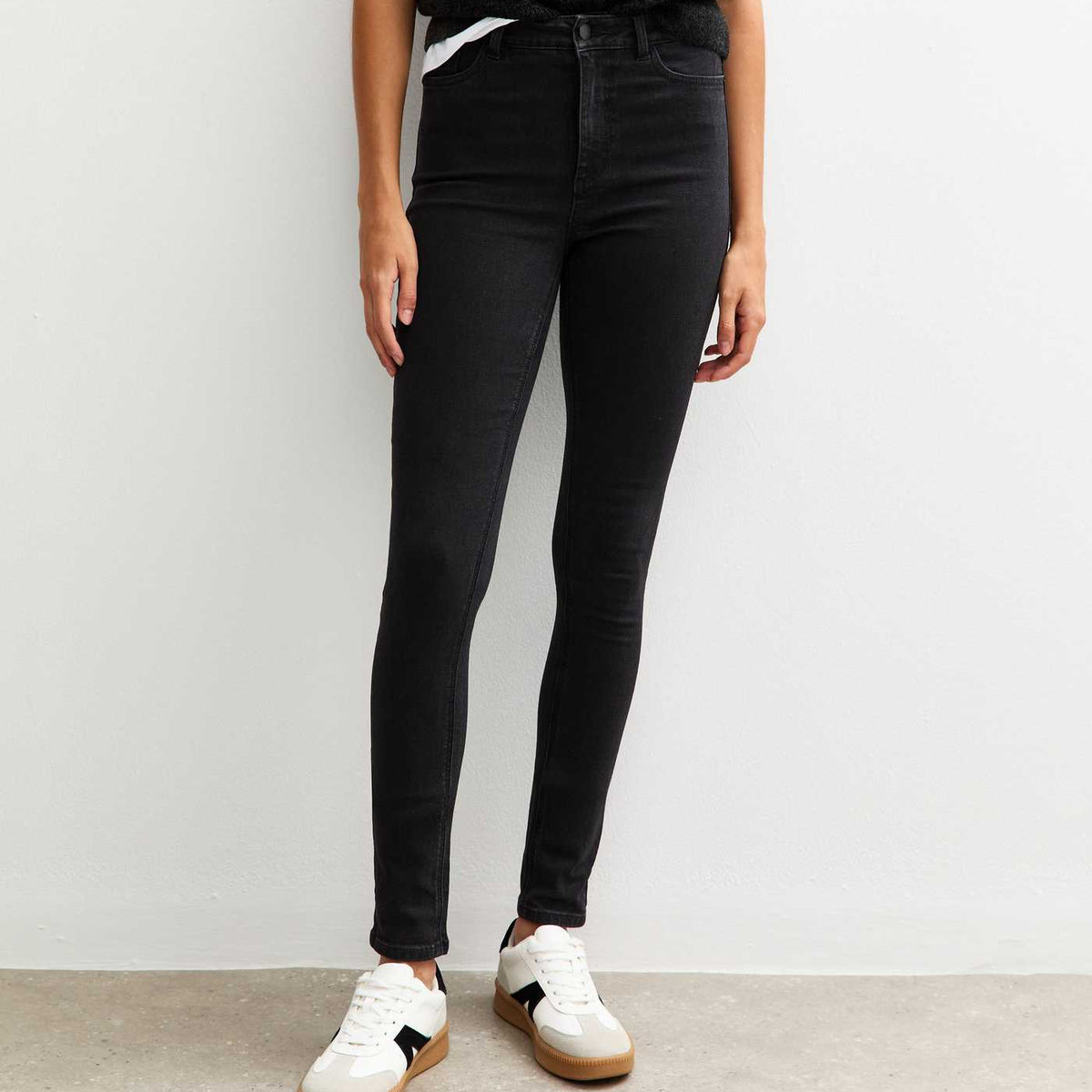 Ladies Mid Rise Skinny Jeans